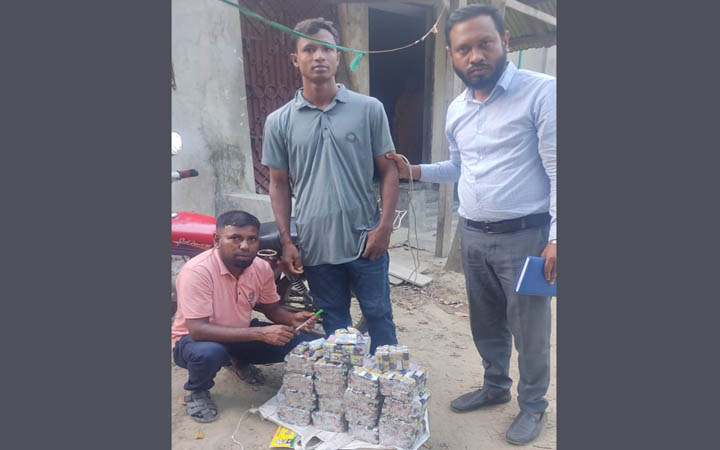 কক্সবাজারে নকল ব্যান্ডরোলযুক্ত মিরাজ বিড়ি জব্দ